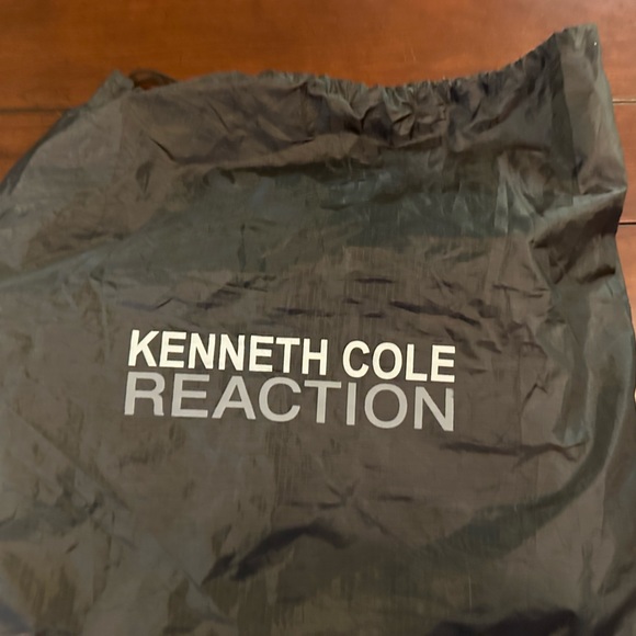 Kenneth Cole Reaction black leather laptop bag. - Picture 7 of 7